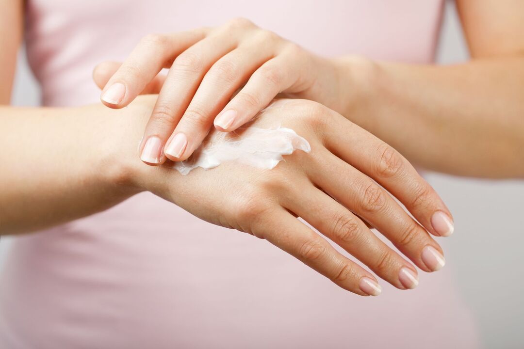 Treatment of fungi with Keramin cream
